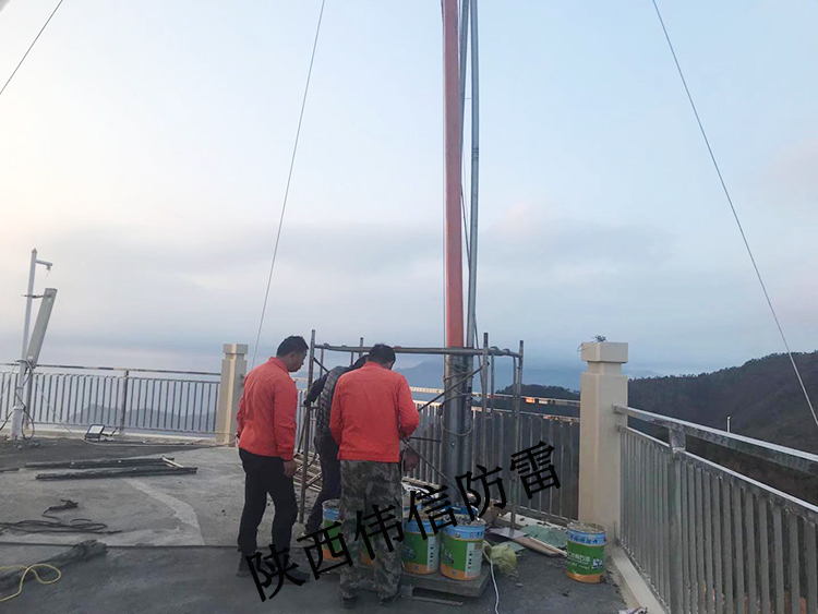 衢州石门山雷达站避雷针安装项目现场1