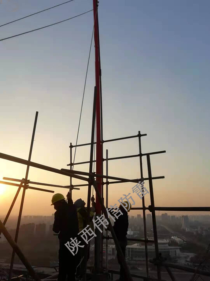 浙江嘉兴某雷达站避雷针安装现场3