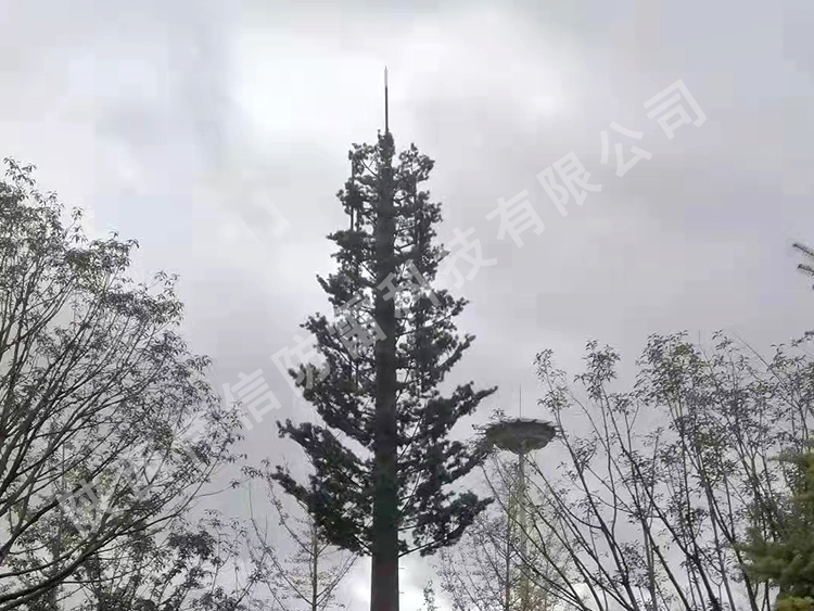 咸阳某景区仿生树避雷塔安装施工二