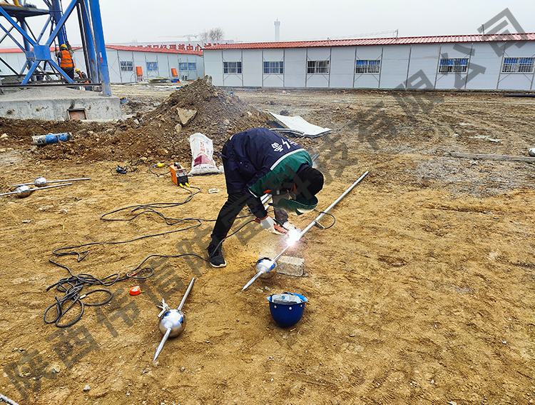 西安某东站拌合站避雷针安装